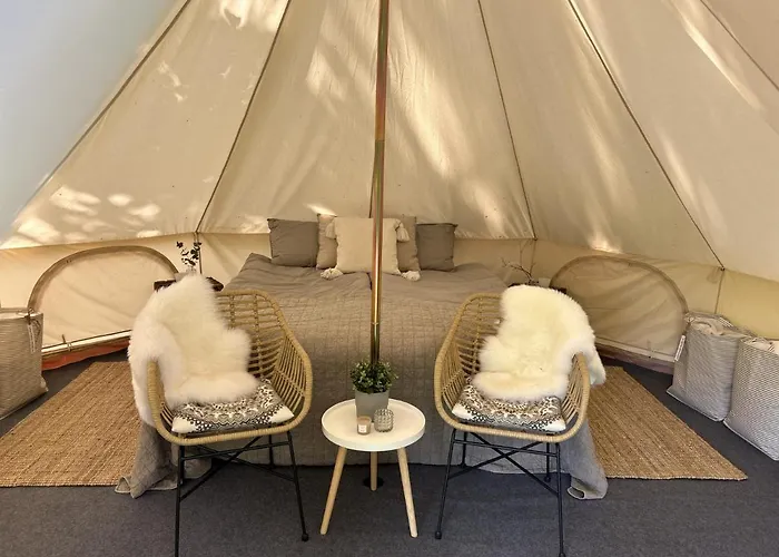 Glampingtaelt, Privat Omrade, 3 Mil Utanfoer Oerebro