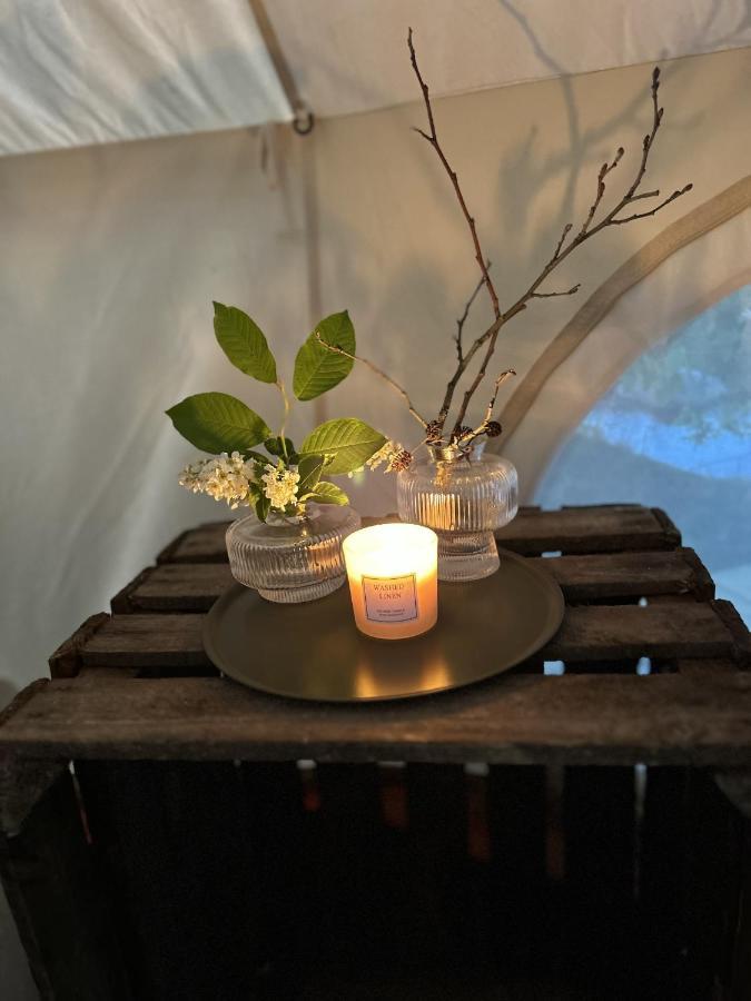 Glampingtaelt, Privat Omrade, 3 Mil Utanfoer Oerebro Luxury tent Fjugesta